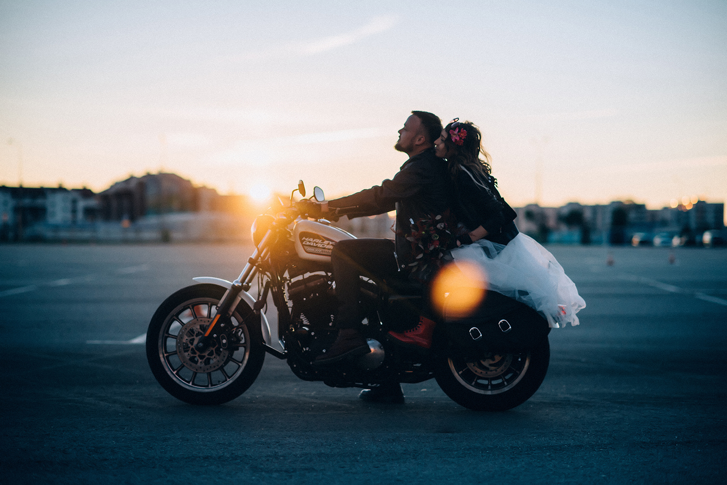 Парень И Девушка На Мотоцикле Фото