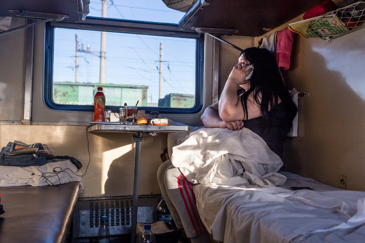 Молодые Русские В Поезде Секс Видео
