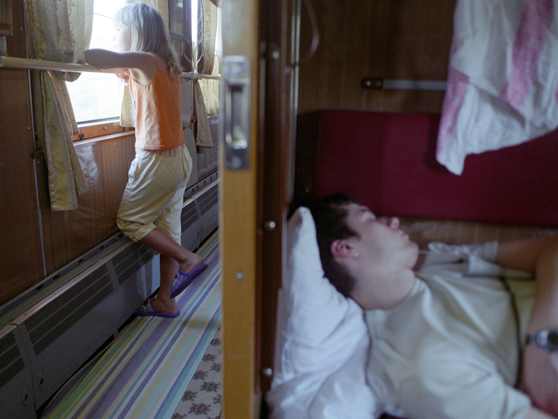 Девушки Спят В Плацкартном Вагоне Фото