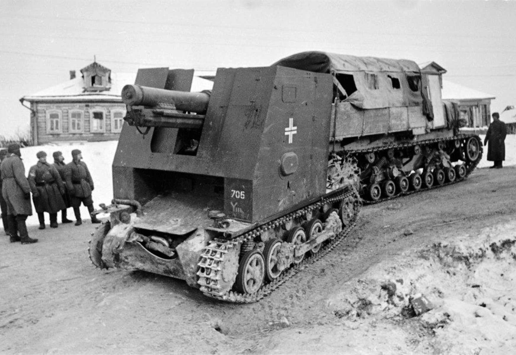 Немецкий техник. Трактор ВОРОШИЛОВЕЦ. Тягач ВОРОШИЛОВЕЦ. 15cm sig 33 b SFL. Sturmpanzer i Bison sig 33.