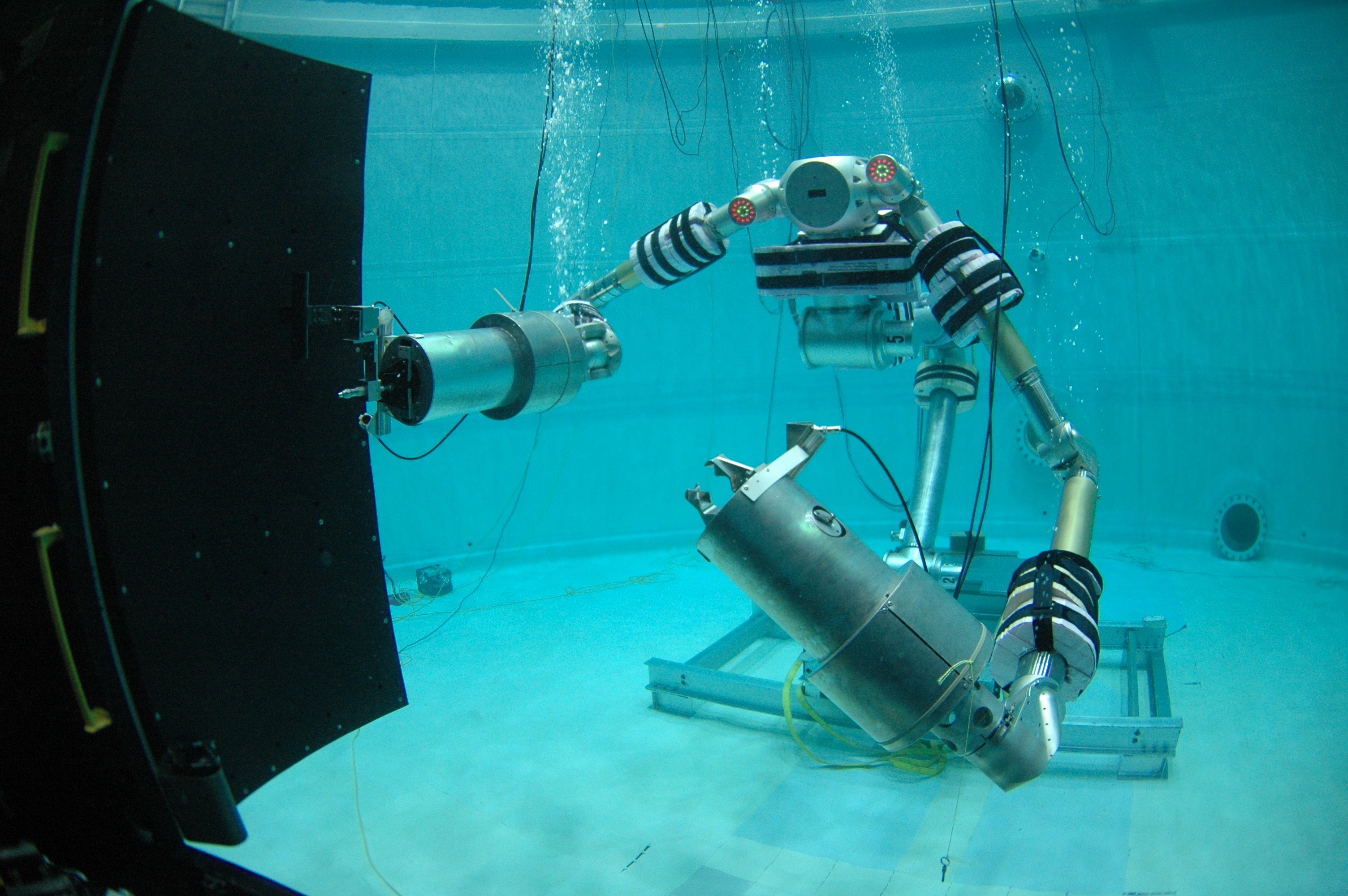 Использование подводных роботов. Подводные роботы. Подводная робототехника. Подводные роботы манипуляторы. Подводный робот манипулятор.
