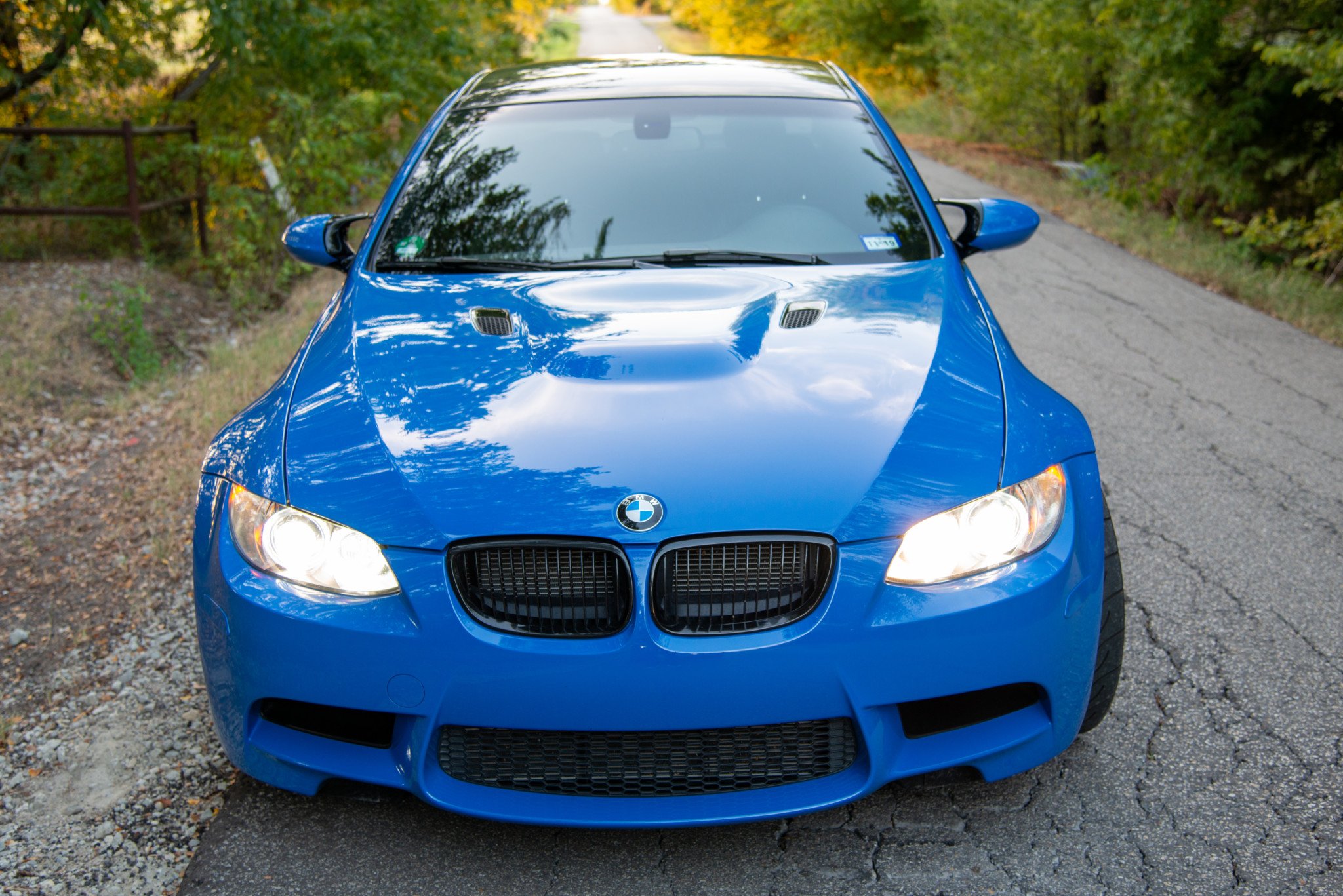 Покажи синие машины. БМВ м3 е92. BMW m3 e92 синяя. БМВ е92 голубая. BMW e92 синяя.