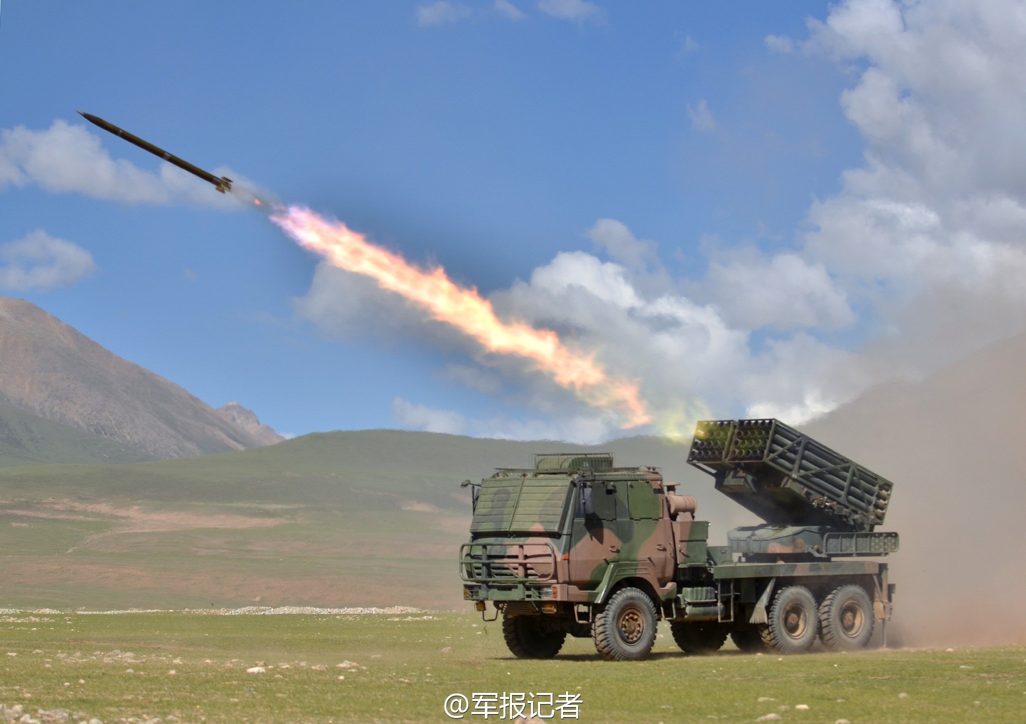 Himars дальность. РСЗО sr5 Китай. РСЗО Lars-2. SR-5 MLRS. SR-5 РСЗО.