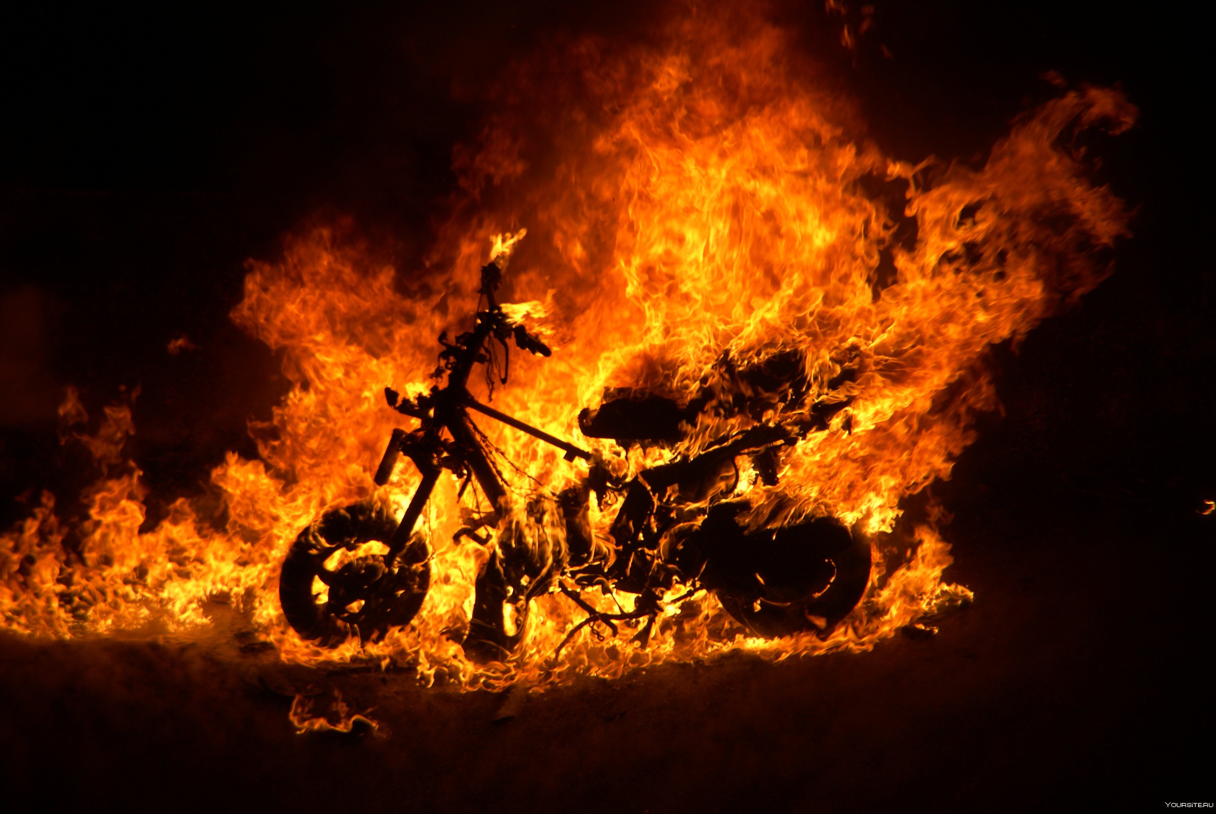 Сгоревший мотоцикл