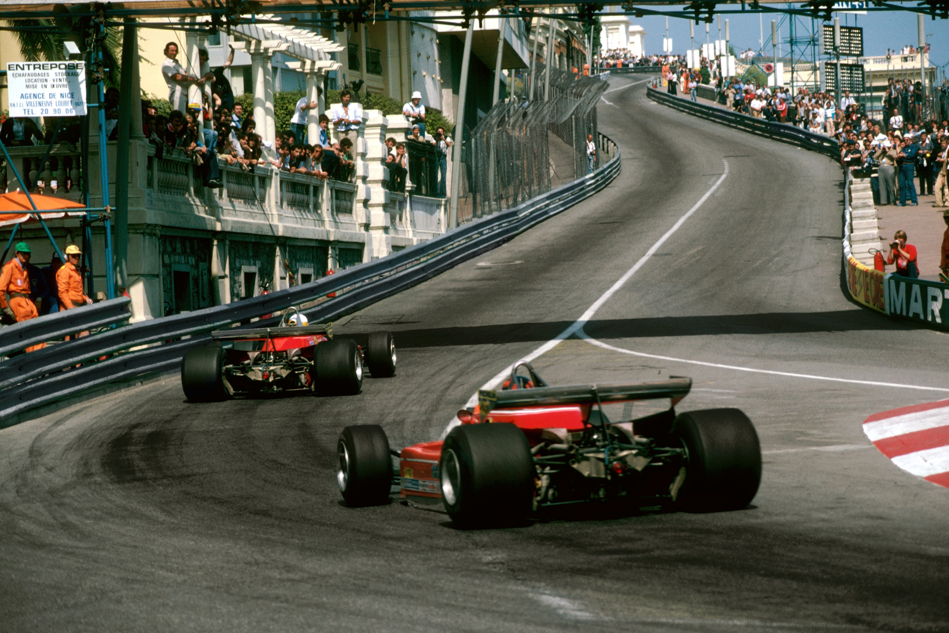 Какие ходы используются в гонках. Феррари ф1 Вильнев. Ferrari 1997 f1 Cockpit. Ф1 гонки. Формула 1 гонка Монако 1970 года.