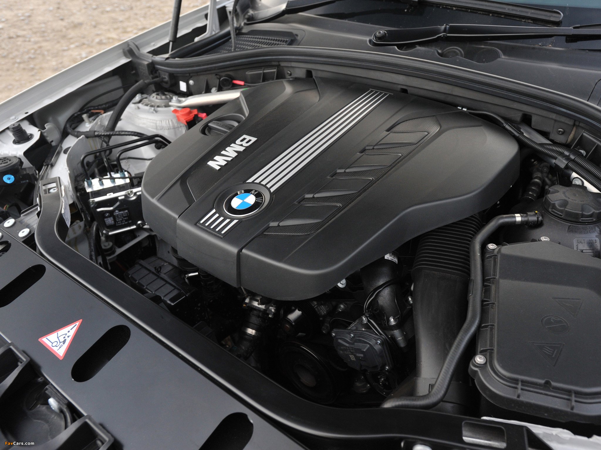 Дизельные моторы бмв. Мотор BMW f25 3.0 дизель. BMW x3 f25 мотор. BMW 3 f25 мотор. BMW x3 f25 3d мотор.