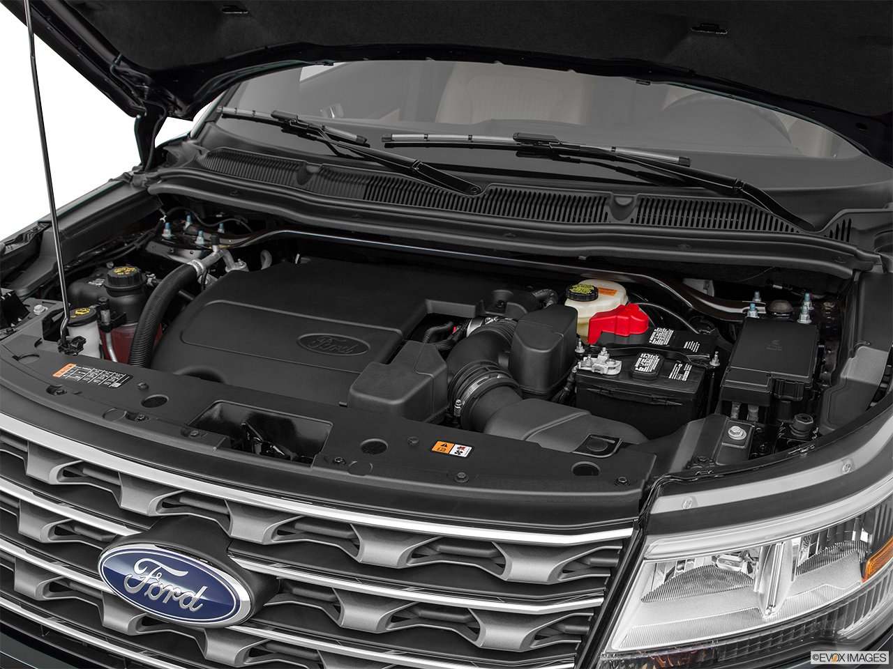 Капот форд эксплорер. Двигатель Ford Explorer 3.5. Форд эксплорер 2018 двигатель 3.5. Ford Explorer 2013 АКБ. Ford Explorer 5 двигатель.