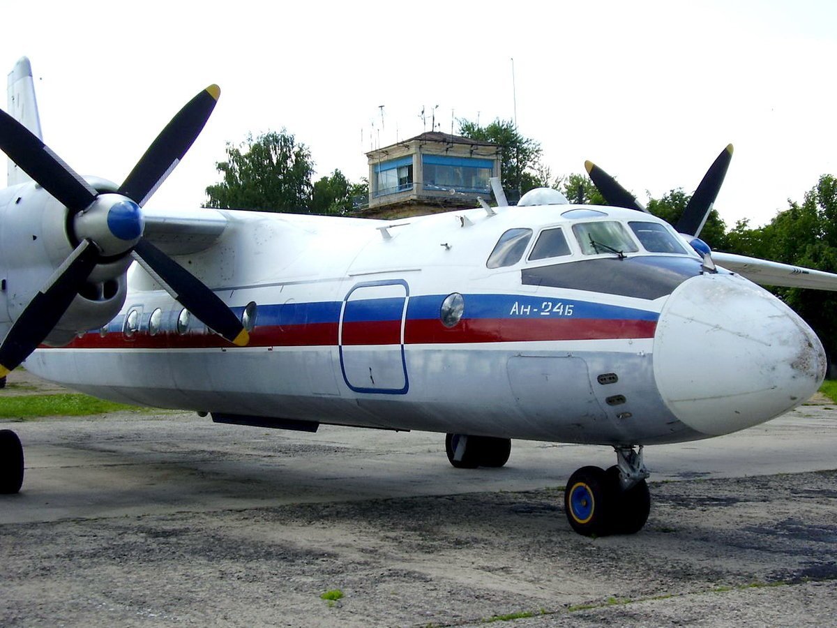 Ан 24 рейсы. Самолет АН 24. АН-24б. АН-24 пассажирский.