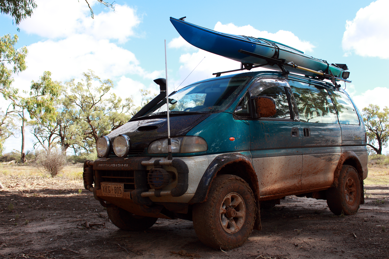 Delica 4x4. Toyota Delica 4x4. Митсубиси Делика автодом. Toyota Delica 4x4 2014.