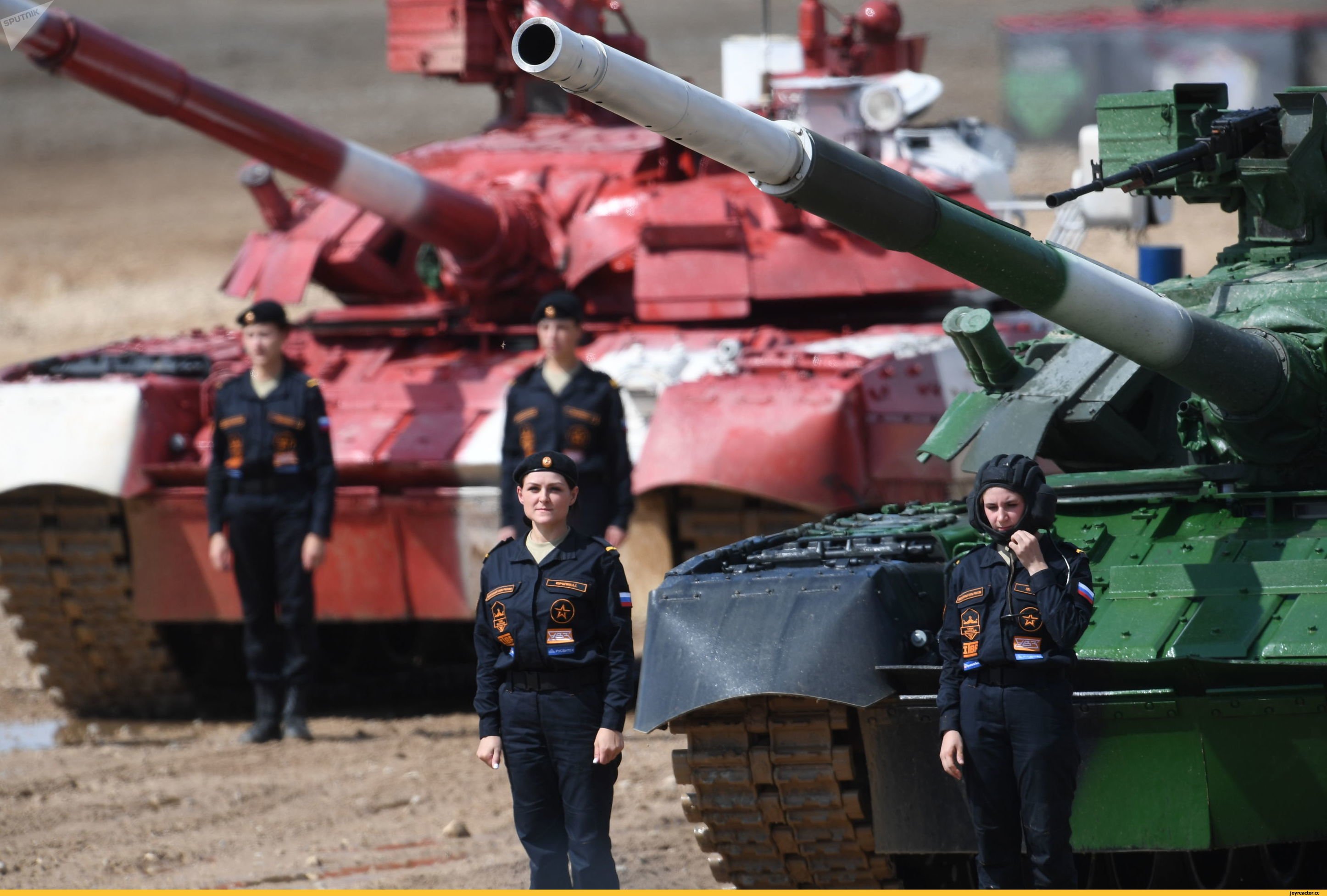 Награждения экипажа танка. Танк т80 армия РФ. Т 80 танковый биатлон. Экипаж т80. Танк т80 экипаж.