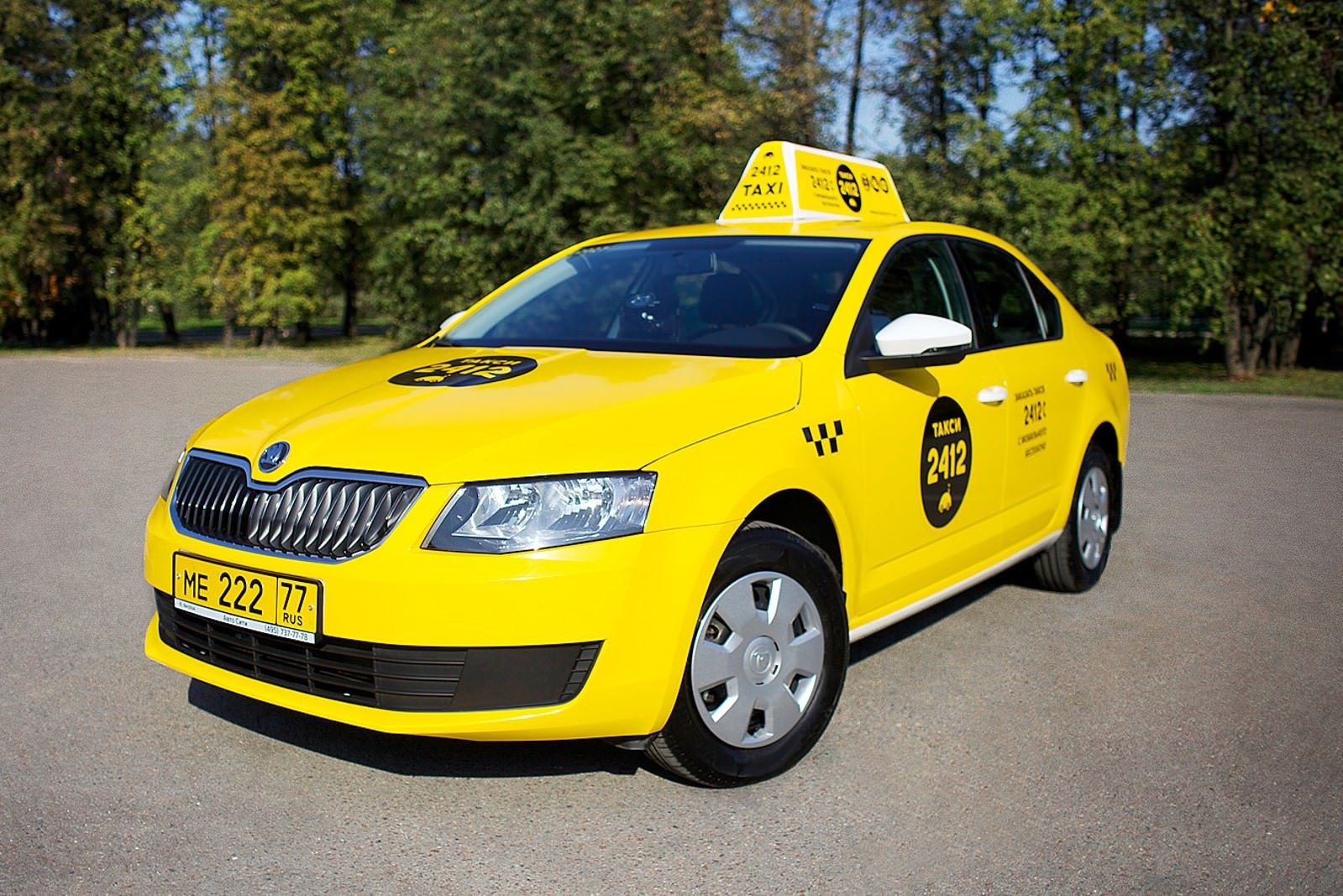 Желтая такси телефон. Такса в машине. Автомобиль «такси». Машина "такси". Таха машина.