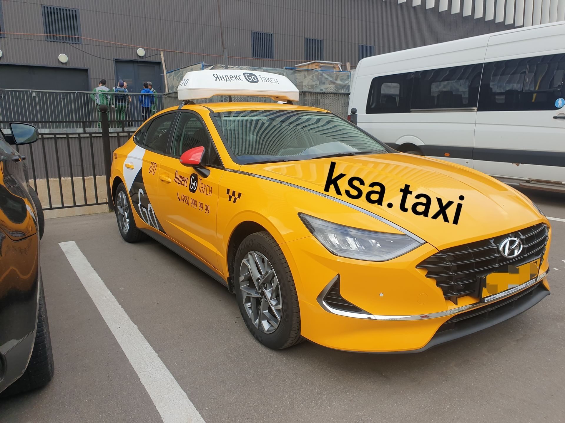 Такси плюс телефон. Хендай Соната такси. Такси комфорт машины. Машины такси комфорт плюс. Такси фото.