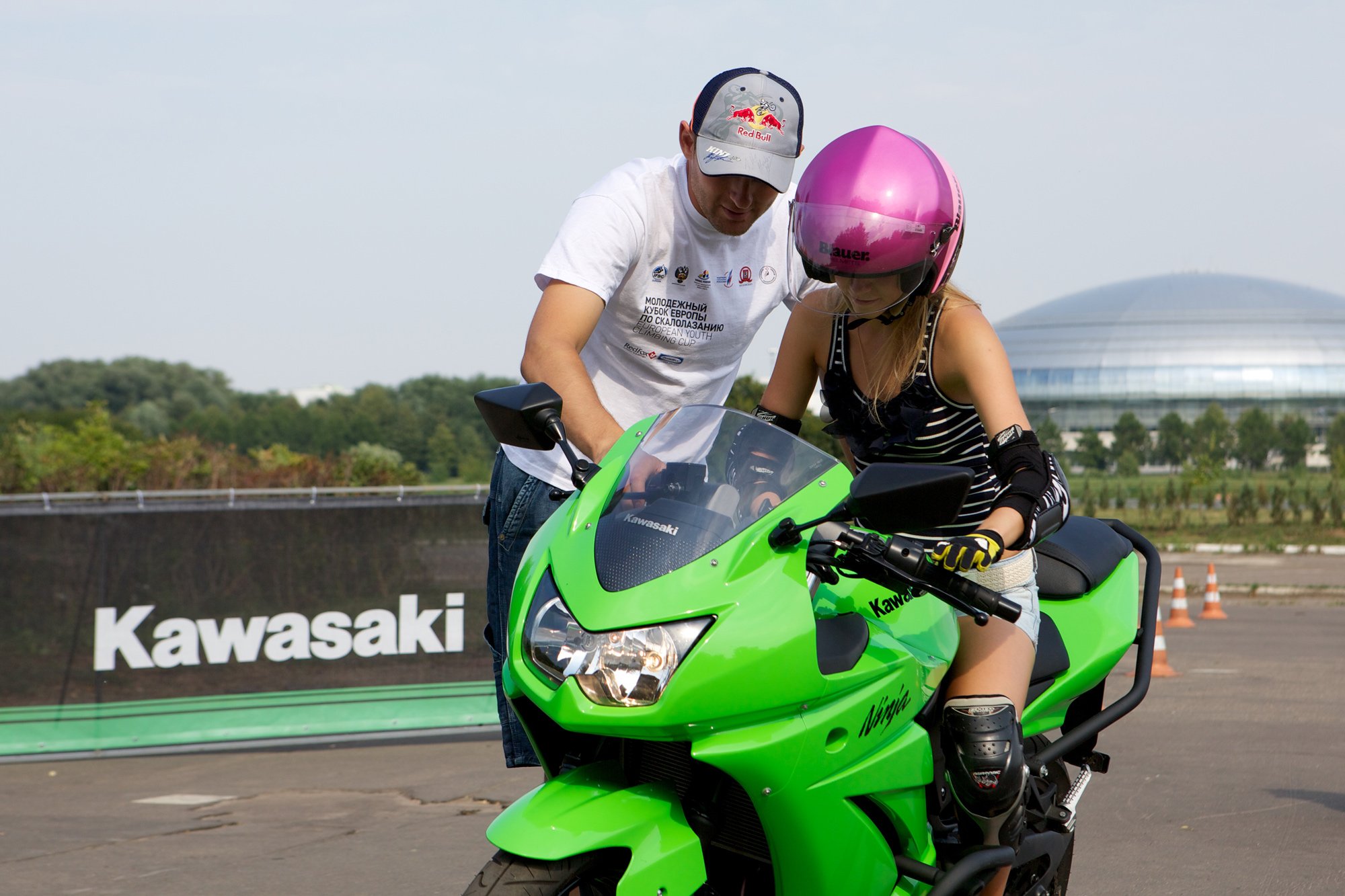 Обучение на категорию мотоцикл. Kawasaki 250 мотошкола. Водить мотоцикл. Автошкола мотоцикл. Обучение вождению мотоцикла.