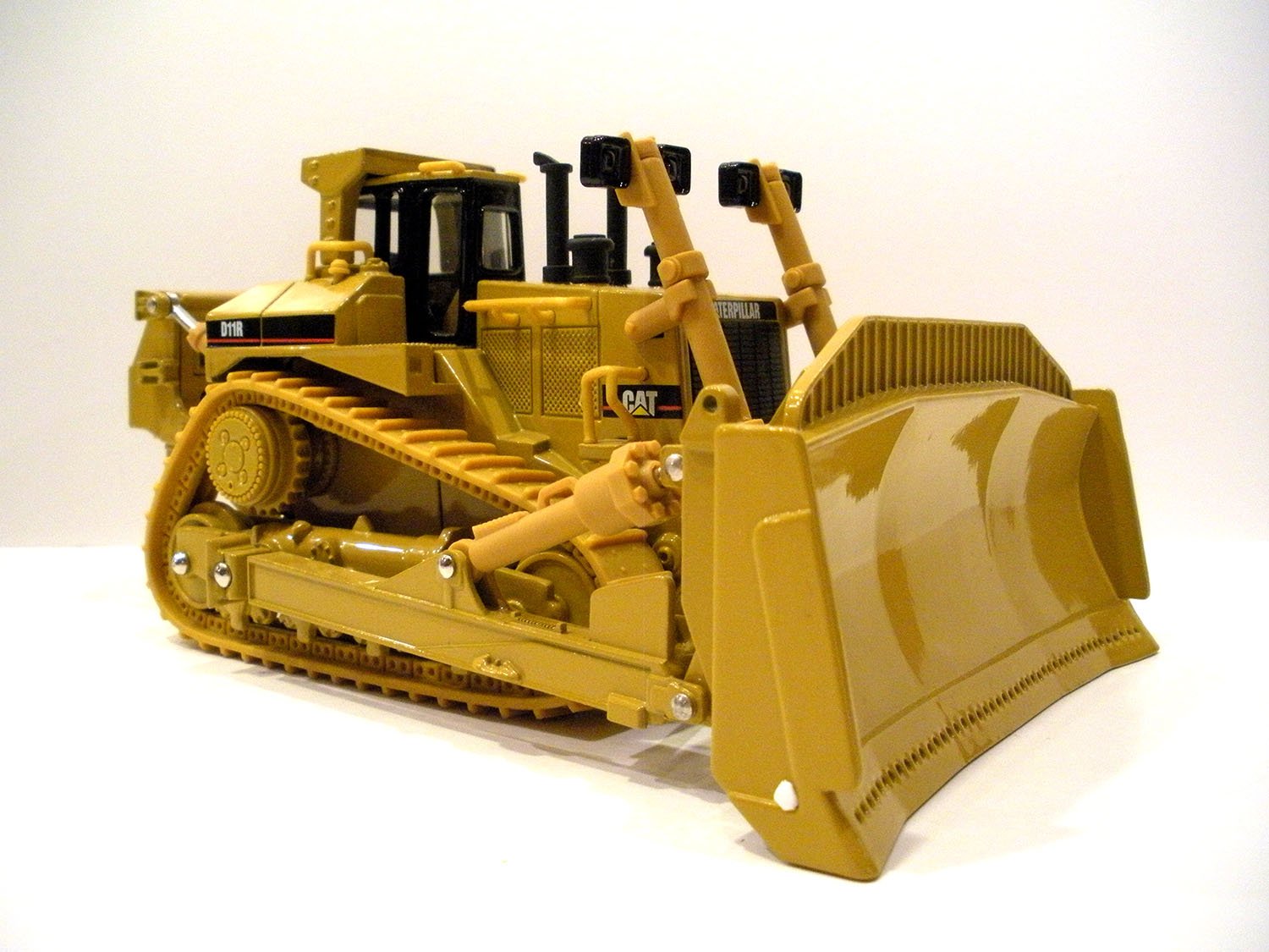 Бульдозер модели. Caterpillar d11r. Бульдозер Cat d11. Катерпиллер 11 бульдозер. Катерпиллер бульдозер 8.