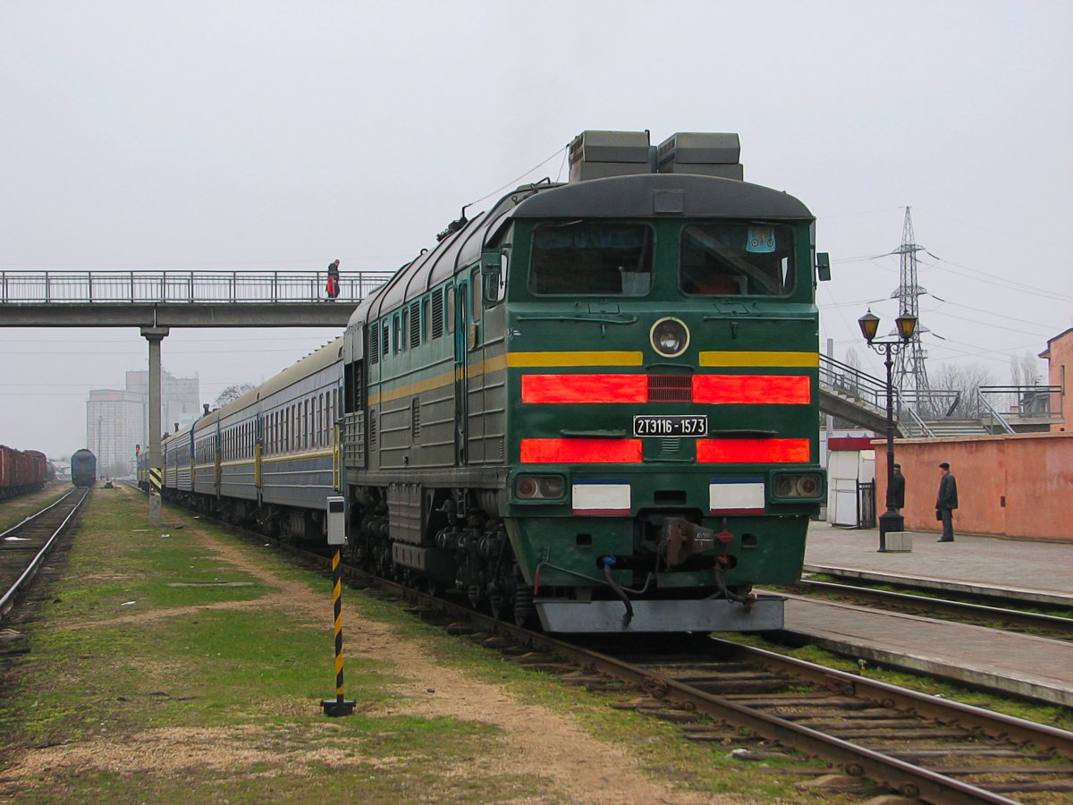 Поезда злынки. Грузовой Локомотив 2тэ116. 2тэ116 тепловоз. Пассажирский тепловоз 2тэ116. Грузовой тепловоз 2тэ116.