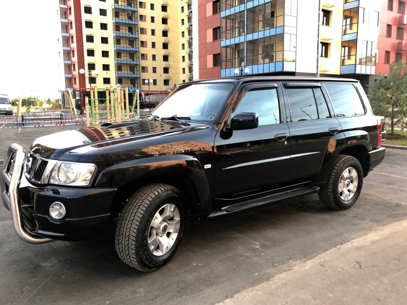 Nissan Patrol y61 черный