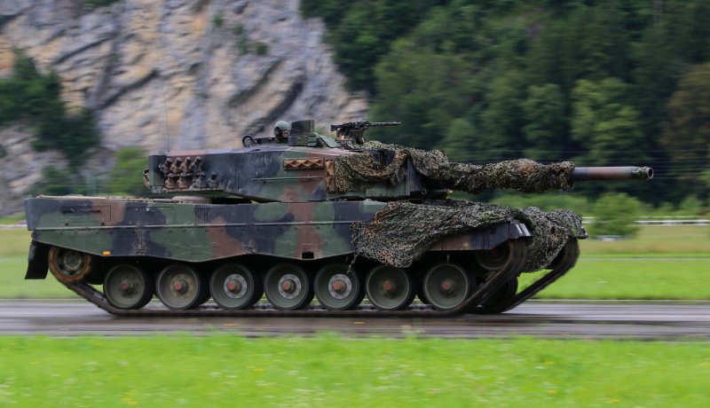 Танк Германии леопард 2