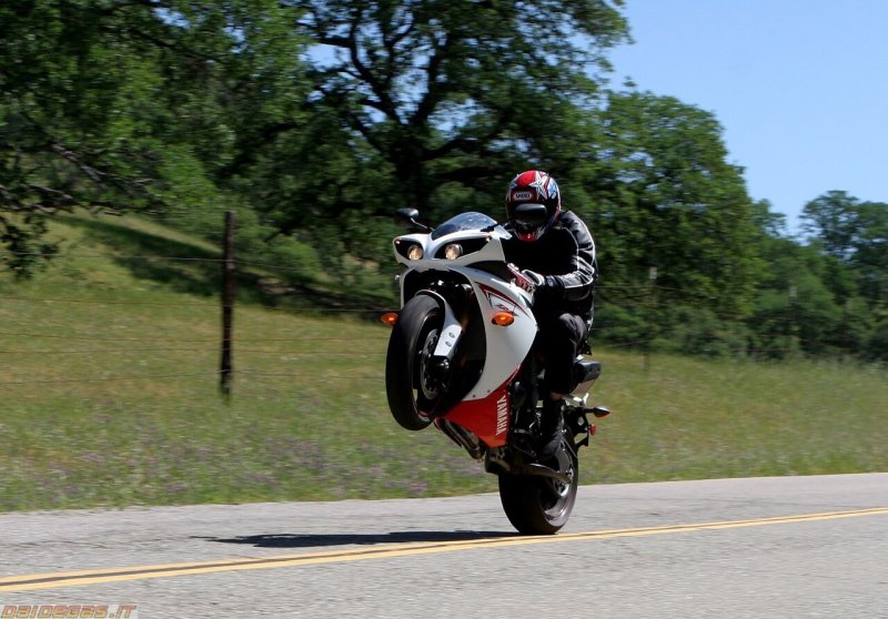 Yamaha r1 Stunt