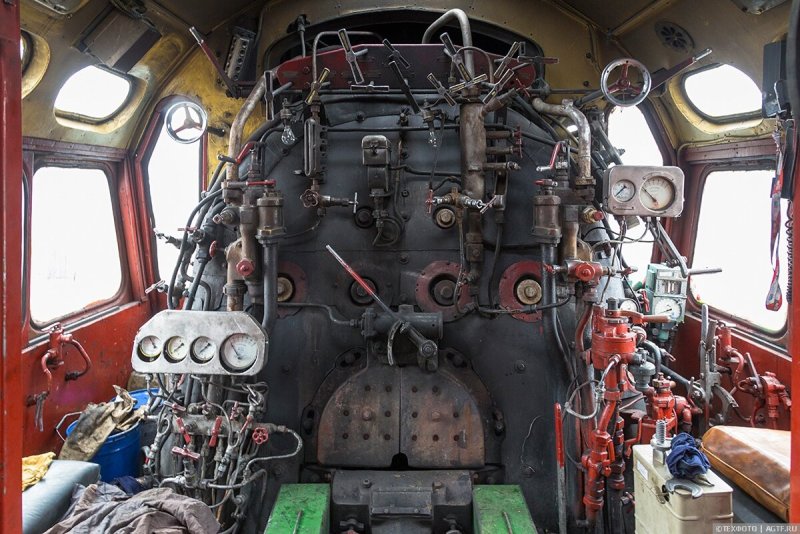 Машинист паровоза п-36