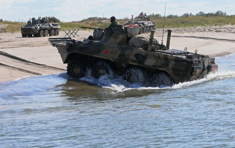 БТР 80 морской пехоты