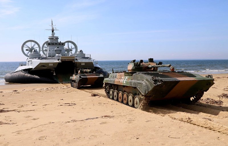 Плавающий танк пт-76б