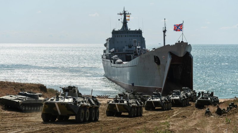 БТР-82а на плаву
