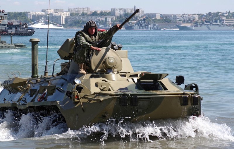 БТР 80 морской пехоты