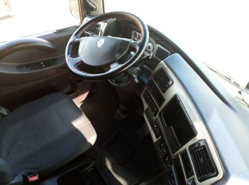 Renault Magnum 2008 салон