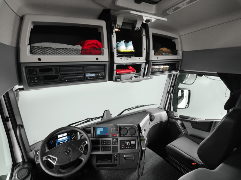 Renault Premium 460 внутри кабины