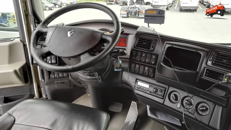 Renault Magnum 2008 салон