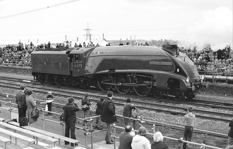 LNER class a4 4498 Sir Nigel Gresley