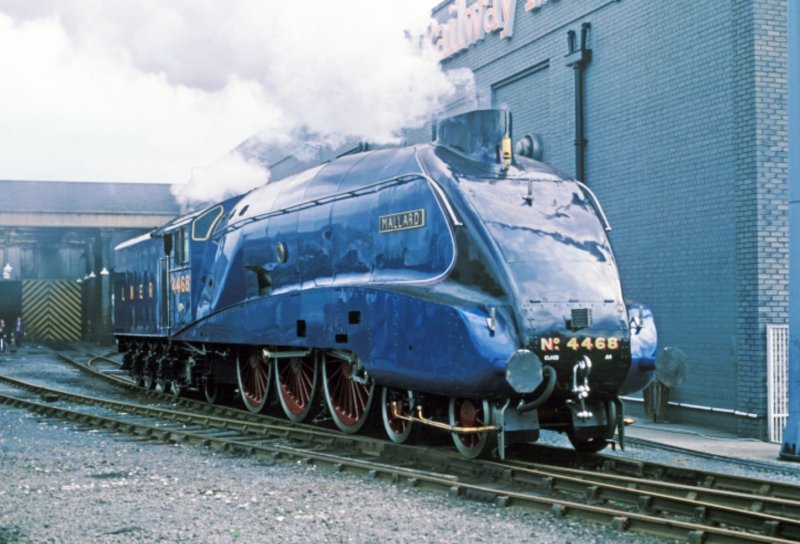 LNER class a4 4468 Mallard