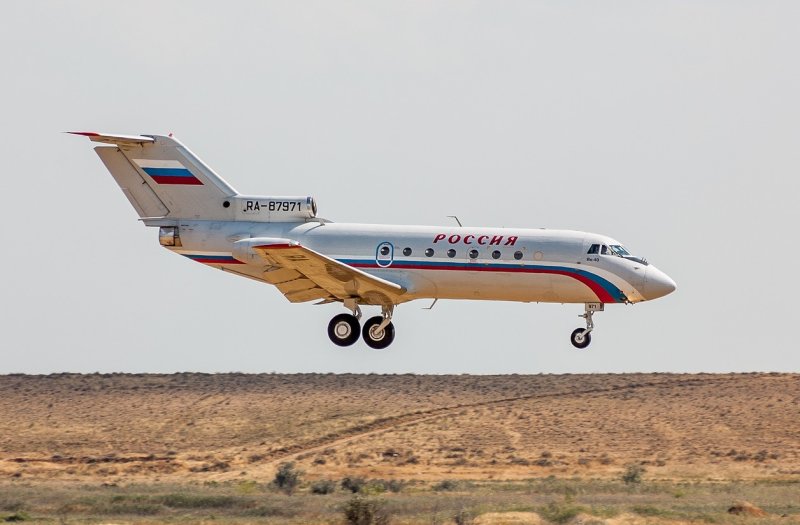 Самолёт як-40