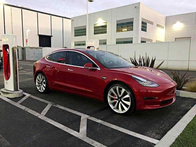 Седан Tesla model 3