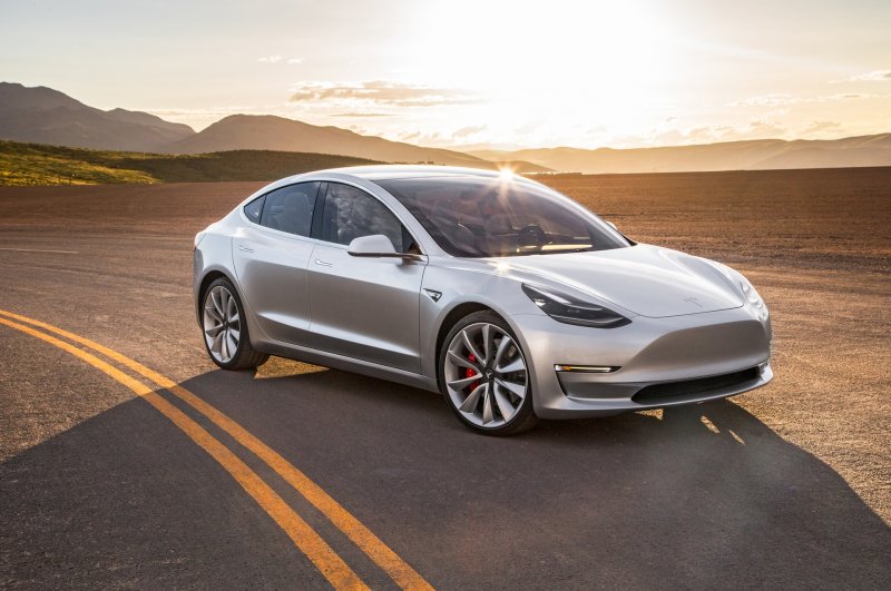 Седан Tesla model 3