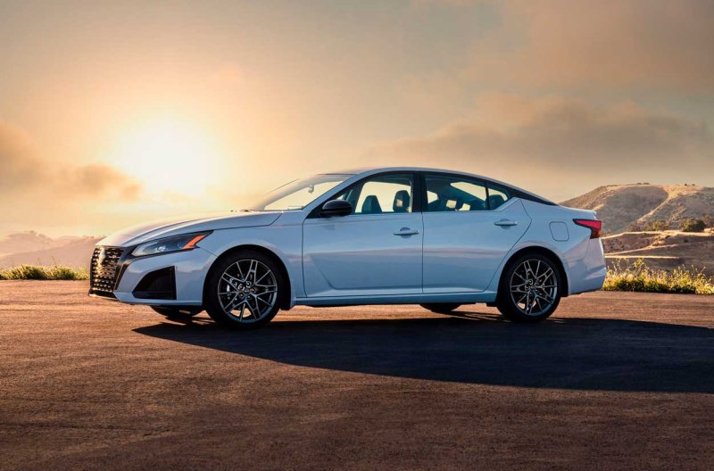 Nissan Altima 2023