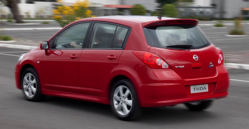 Nissan Tiida 2012 хэтчбек