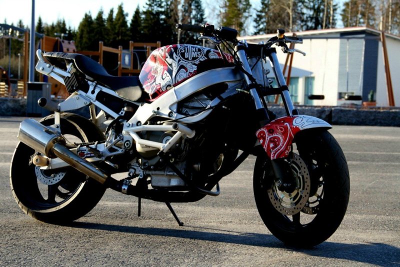Honda CBR 600 f4i стант