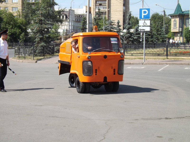 Тротуароуборочная машина тум-57