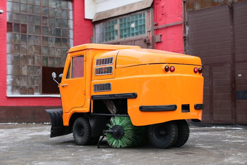 Тротуароуборочная машина тум-57