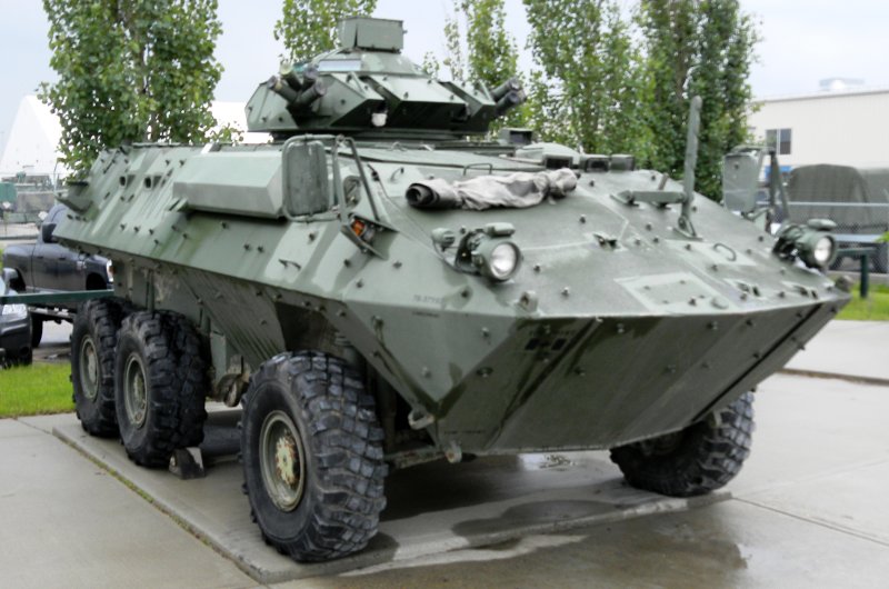 AVGP Grizzly 6x6