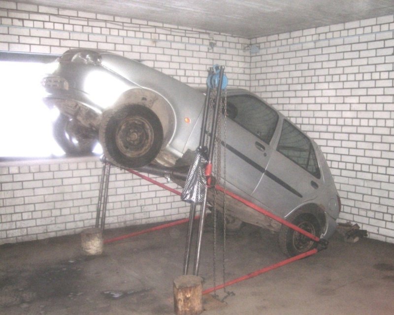 Самодельный подъемник для автомобиля в гараж