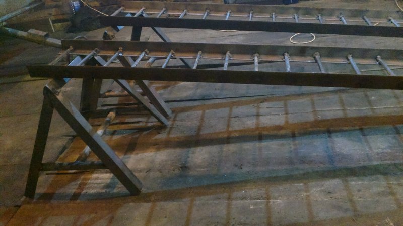 Металлическая эстакада для автомобилей
