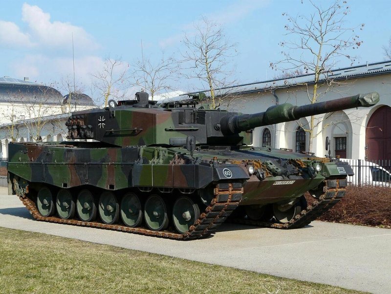 Leopard 2a6 Side