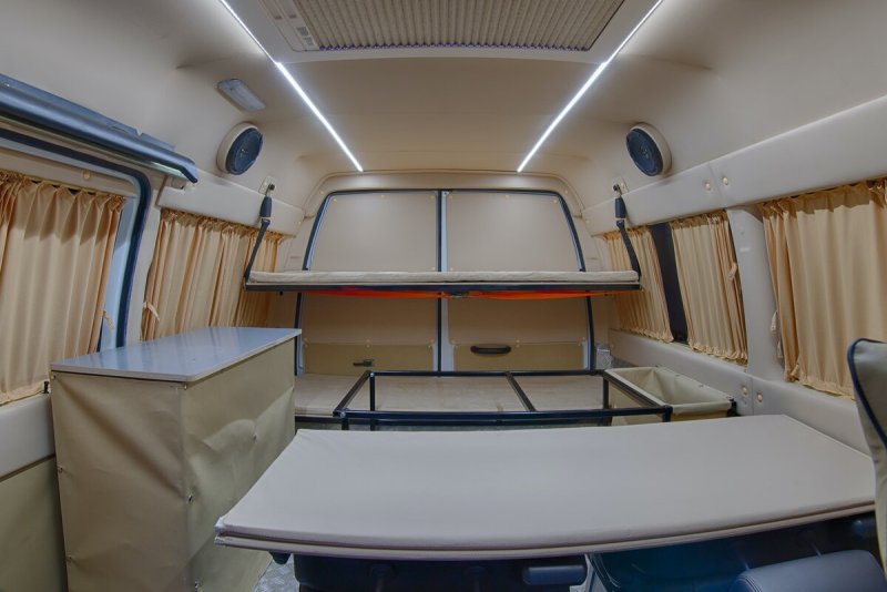 Ford Transit 150 Conversion van салон