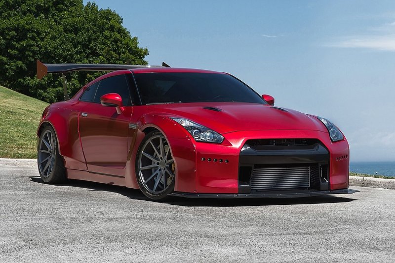 Nissan GTR r35 красный
