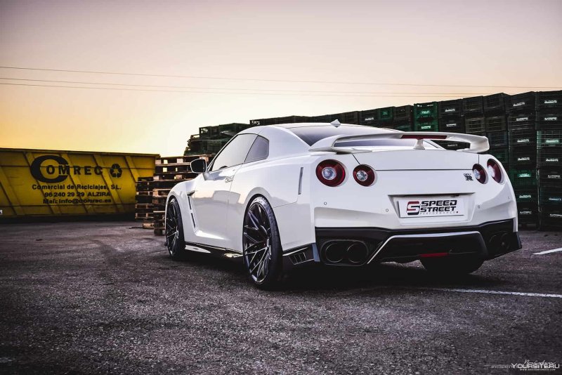 Nissan GTR r35 белый