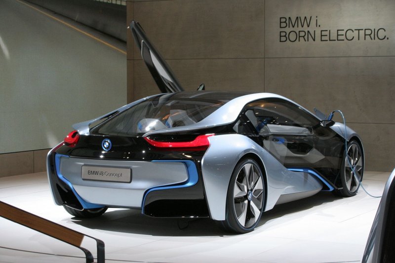 Гибридный спорткар BMW i8