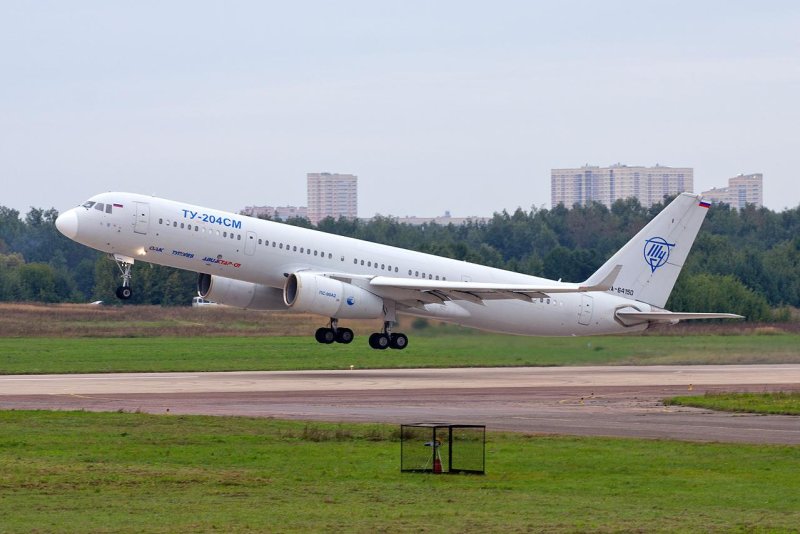 Ту-204-100 ra-64011