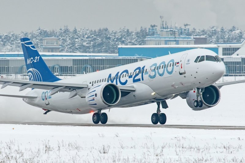 Ту-204 пассажирский самолёт